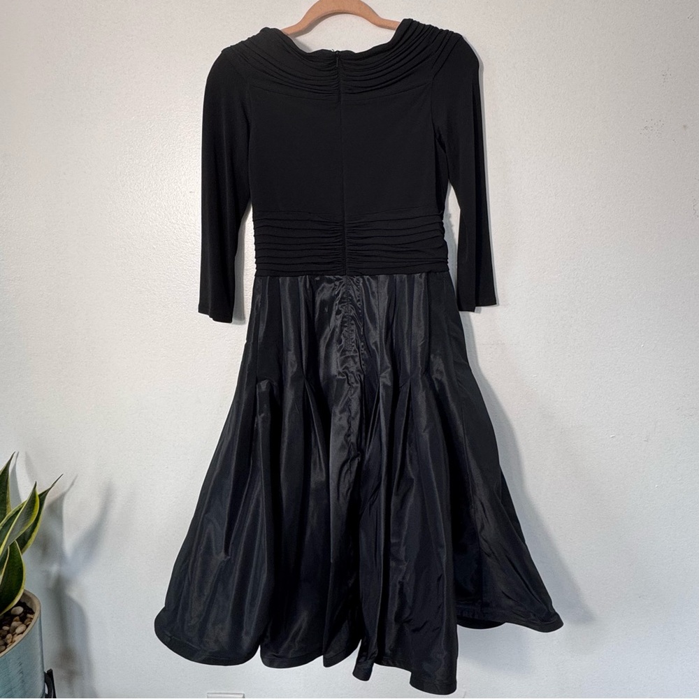 Tadashi Shoji Elegant Black Ruched Bodice Fit & Flare Silk Cocktail Dress Sz 8 - Picture 8 of 11